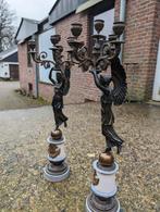 2 antieke bronzen kandelaars. 73 cm hoog, Antiek en Kunst, Antiek | Kandelaars, Zilver, Ophalen