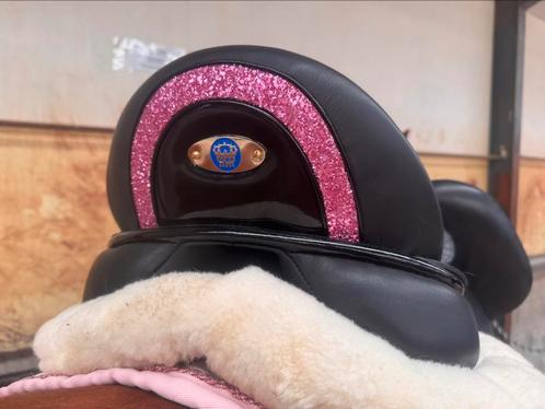 KM Expression 17.5 inch, Dieren en Toebehoren, Paarden en Pony's | Zadels, Zo goed als nieuw, Dressuur, Ophalen of Verzenden
