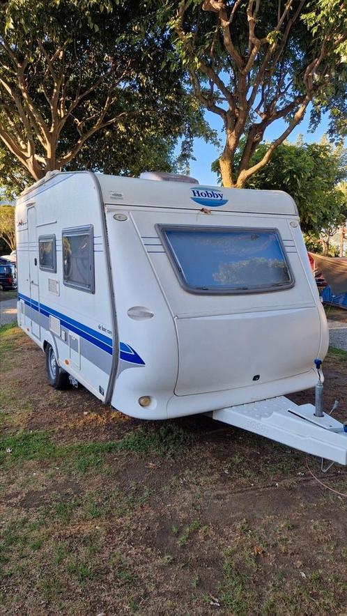 Hobby 400 sf De Luxe Easy uit 2004, Caravans en Kamperen, Caravans, Particulier, tot en met 4, Treinzit, Hobby, Vast bed, 4 tot 5 meter