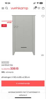 WOOOD Gijs Kast Grijs + Hangrekje/Plank, Huis en Inrichting, Kasten | Kledingkasten, Ophalen, Gebruikt, 100 tot 150 cm, 50 tot 100 cm