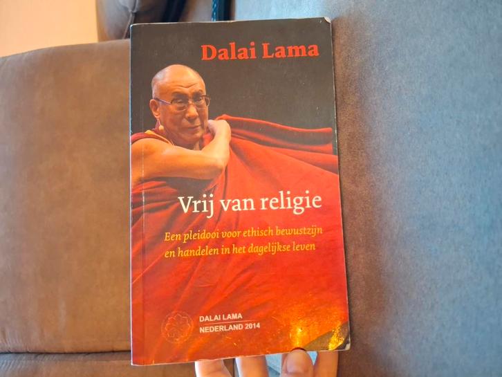 Dalai Lama - Vrij van religie, Boeken, Esoterie en Spiritualiteit, Gelezen, Ophalen of Verzenden