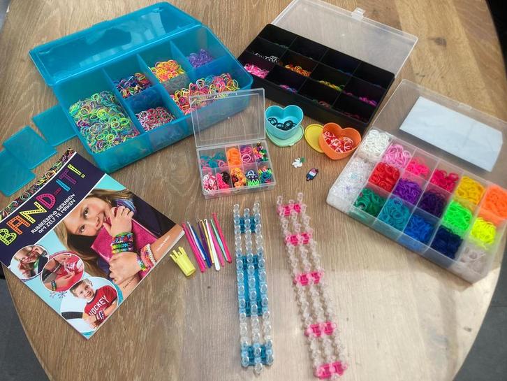 Grote set loombandjes ivm boek Band-it, Hobby en Vrije tijd, Knutselen, Zo goed als nieuw, Materiaal, Ophalen of Verzenden