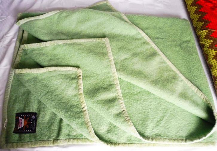 Prachtige Grote Sole Mio wollen deken 170 x 220 cm wol, Huis en Inrichting, Woonaccessoires | Plaids en Woondekens, Zo goed als nieuw