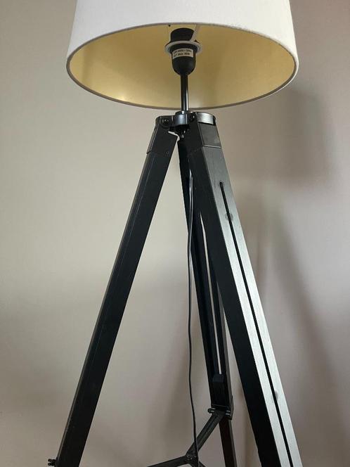 Staande lamp, variabele hoogte, Huis en Inrichting, Lampen | Vloerlampen, Zo goed als nieuw, 100 tot 150 cm, Hout, Overige materialen
