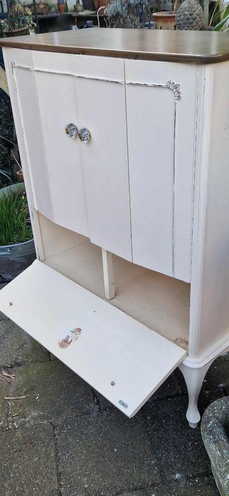 Minimalistisch wandkastje met 2 vouwdeuren +klep (brocante), Huis en Inrichting, Kasten | Wandmeubels, Gebruikt, 100 tot 150 cm