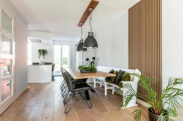 Complete eethoek met madsief eiken tafel, 4 stoelen en bank. beschikbaar voor biedingen