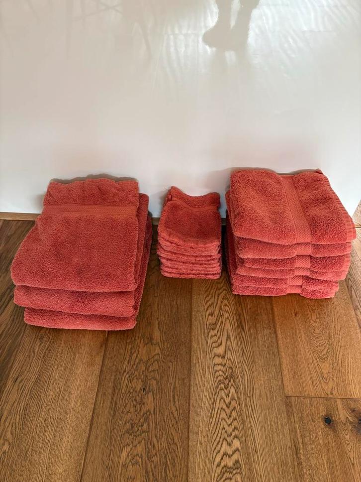 Badhanddoeken & Washandjes HEMA - terra, Huis en Inrichting, Badkamer | Badtextiel en Accessoires, Zo goed als nieuw, Handdoek