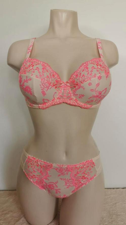 Nieuw prima donna bh Novaro 75d €47.50
slip 40m €22.50
Verze, Kleding | Dames, Ondergoed en Lingerie, BH, Roze, Ophalen of Verzenden