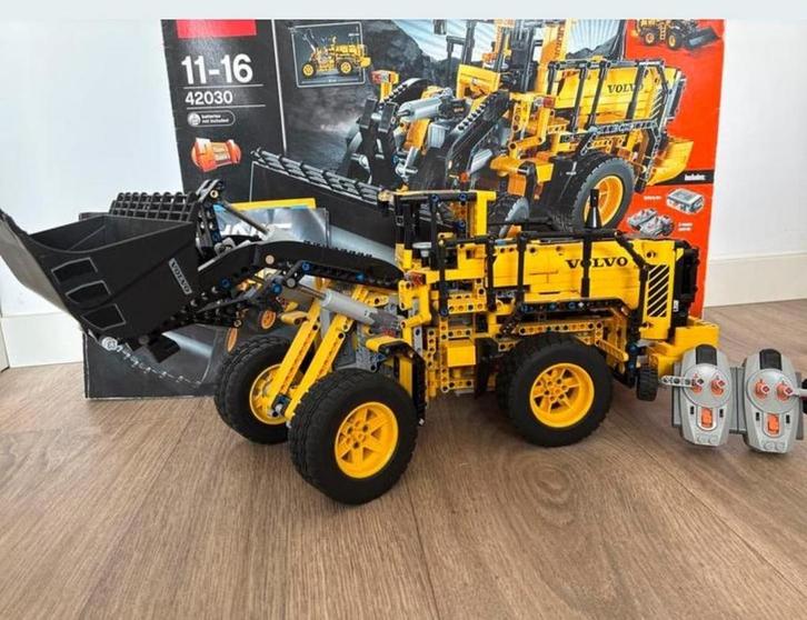 LEGO Technic 42030 Volledig Bestuurbaar, Kinderen en Baby's, Speelgoed | Duplo en Lego, Zo goed als nieuw, Lego, Complete set
