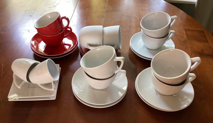 NESPRESSO KOFFIE / CAPPUCINO KOP EN SCHOTELS, Huis en Inrichting, Keuken | Servies, Zo goed als nieuw, Kop(pen) en/of Schotel(s)