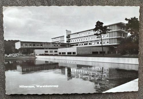 Hilversum - Wereldomroep (wederopbouw, Van den Broek Bakema), Verzamelen, Ansichtkaarten | Nederland, Gelopen, Noord-Holland, 1960 tot 1980