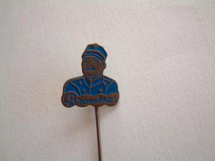 Oud speldje van Bromsnor veldwachter uit Swiebertje, Verzamelen, Speldjes, Pins en Buttons, Gebruikt, Overige onderwerpen, Ophalen of Verzenden