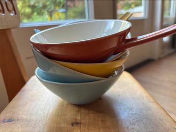 Schaaltjes met steel Villeroy en Boch pastel beschikbaar voor biedingen