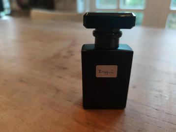Handgemaakte natuurlijke parfum met bergamot en cederhout beschikbaar voor biedingen