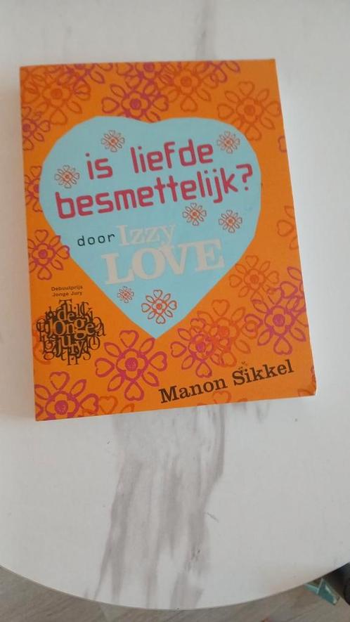 Manon Sikkel - Is liefde besmettelijk?door IzzyLove, Boeken, Kinderboeken | Jeugd | 10 tot 12 jaar, Zo goed als nieuw, Ophalen of Verzenden
