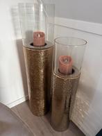 2 gouden windlichten met PTMD kaarsen, Huis en Inrichting, Woonaccessoires | Kandelaars en Kaarsen, Ophalen, Overige kleuren, 25 tot 50 cm
