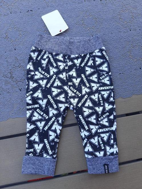 * Nieuw * met kaartje broekje Wibra mt 50, Kinderen en Baby's, Babykleding | Maat 50, Nieuw, Jongetje, Broekje, Ophalen of Verzenden