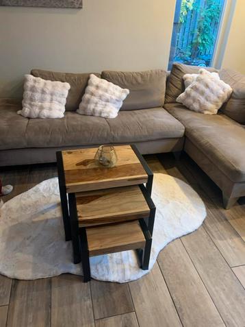 Set van 3 houten bijzettafels beschikbaar voor biedingen