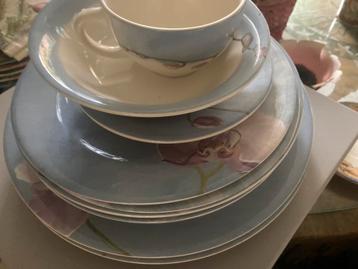 GIEN servies orchidee beschikbaar voor biedingen