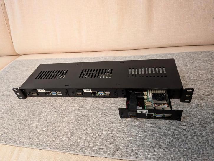 1U Rack Mount Raspberry Pi - Front Verwijderbaar, Computers en Software, Serverkasten, Zo goed als nieuw, Geperforeerd, Plaatstaal