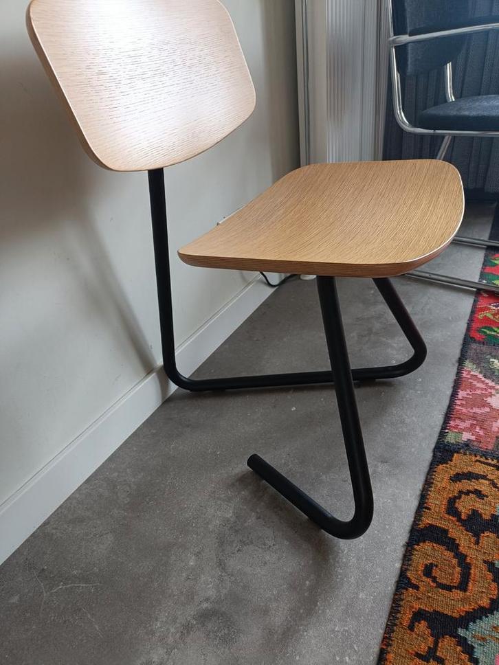 2 Eetkamerstoelen - Design is Wolf - Charly Cnops, Huis en Inrichting, Stoelen, Gebruikt, Twee, Hout, Metaal, Bruin, Ophalen