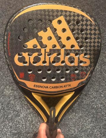 Adidas Essnova Carbon attack Padel Racket beschikbaar voor biedingen