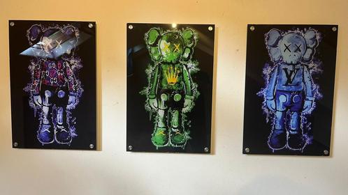 Limited Hype Kaws Figure" (3x) gehard glas, Antiek en Kunst, Kunst | Schilderijen | Abstract, Ophalen of Verzenden