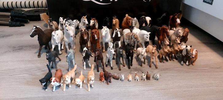 Verschillende schleich paarden en andere dieren, Verzamelen, Dierenverzamelingen, Zo goed als nieuw, Beeldje of Figuurtje, Paard
