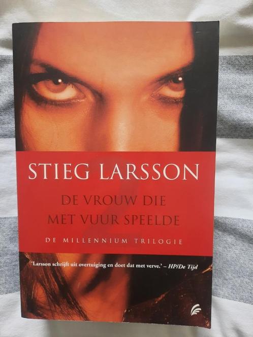 Stieg Larsson, de vrouw die met vuur speelde, Boeken, Thrillers, Zo goed als nieuw, Ophalen of Verzenden