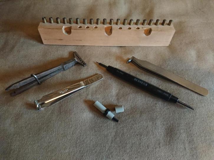 Horlogemakers Gereedschap Bergeon Tanic En nog meer Zie Foto, Antiek en Kunst, Antiek | Gereedschap en Instrumenten, Ophalen of Verzenden