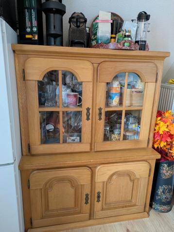 Buffetkast met verlichting VERHUIZINGSUITVERKOOP! beschikbaar voor biedingen