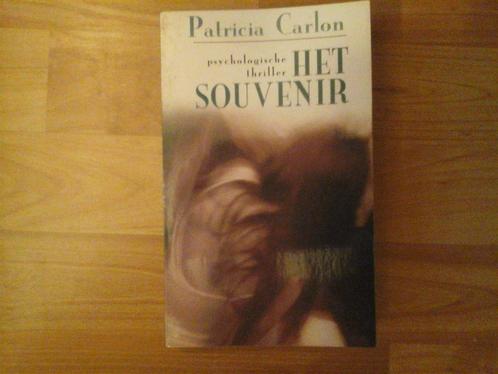 T2-patricia carlon-het souvenir, Boeken, Thrillers, Nieuw, Nederland, Ophalen of Verzenden