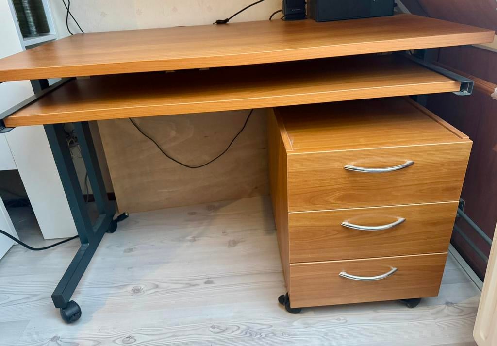 Z.g.a.n. Verstelbaar bureau met boven- en uitschuifblad., Ophalen, In hoogte verstelbaar, Zo goed als nieuw