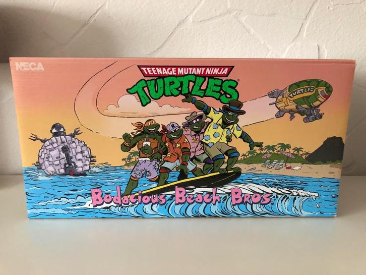 NECA TEENAGE MUTANT NINJA TURTLES BODACIOUS BEACH BROS (box), Verzamelen, Poppetjes en Figuurtjes, Nieuw, Ophalen of Verzenden