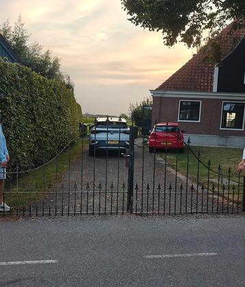 Stevige ijzeren poort / hek
Inclusief 2 palen beschikbaar voor biedingen