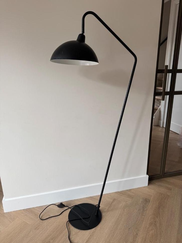 Vloerlamp Orion - VT Wonen - zwart, Huis en Inrichting, Lampen | Vloerlampen, Gebruikt, 150 tot 200 cm, Overige materialen, Ophalen