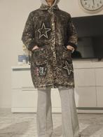 spijkerjasje met bont aan de binnenkant en geborduurde zakke, Ophalen of Verzenden, Nieuw, Maat 38/40 (M), Blauw