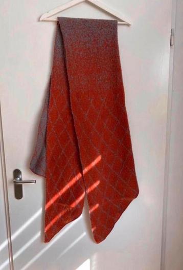 Verschillende sjaals beschikbaar voor biedingen