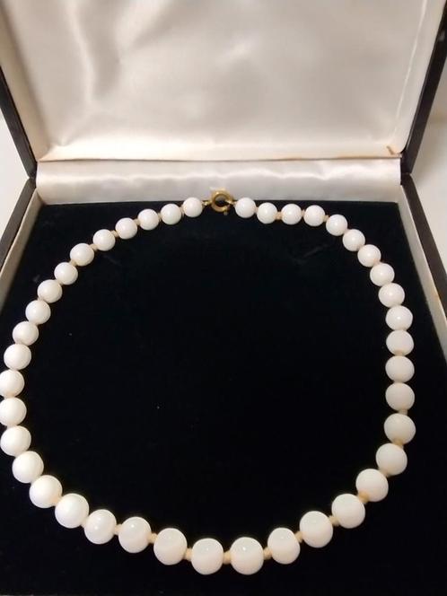 Vintage melk glazen collier, Sieraden, Tassen en Uiterlijk, Antieke sieraden, Ketting, Overige materialen, Ophalen of Verzenden