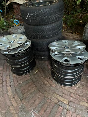 Banden en Velgen en Wieldoppen p n o t k beschikbaar voor biedingen