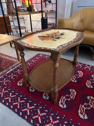 Vintage, brocante serveerwagen, antieke houten trolley beschikbaar voor biedingen