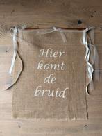 ‘Hier komt de bruid’ jute doek, Kleding | Dames, Ophalen of Verzenden, Zo goed als nieuw