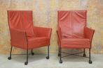 IZG Staat 2 rode leren verrijdbare Montis Charly fauteuils, Montis, Design, Montis, 75 tot 100 cm