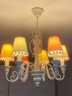 2 Prachtige witte kroonluchters met gekleurde lampenkapjes., Huis en Inrichting, Lampen | Kroonluchters, Ophalen of Verzenden