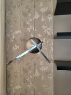Design klok. Draadstaal met metalen bollen., Ophalen, Zo goed als nieuw, Analoog, Overige typen