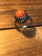 Antieke zilveren ring met bloedkoraal, 18 tot 19, Gebruikt, Ophalen of Verzenden, Met edelsteen