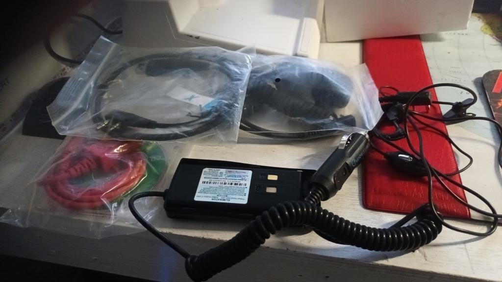 Wouxun KG-UV9D met accessories, Ophalen of Verzenden, Nieuw