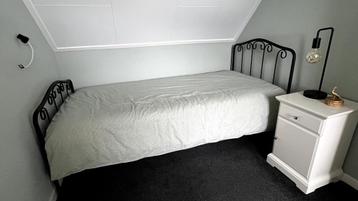 zwart spijlen bed 90x200 beschikbaar voor biedingen