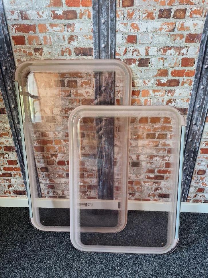 2 originele getinte dubbelglas caravanraam/ramen Knaus 500, Diensten en Vakmensen, Reparatie en Onderhoud | Caravans en Campers
