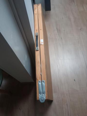 Behangtafel behang Tafel goede conditie weing gebruikt  beschikbaar voor biedingen